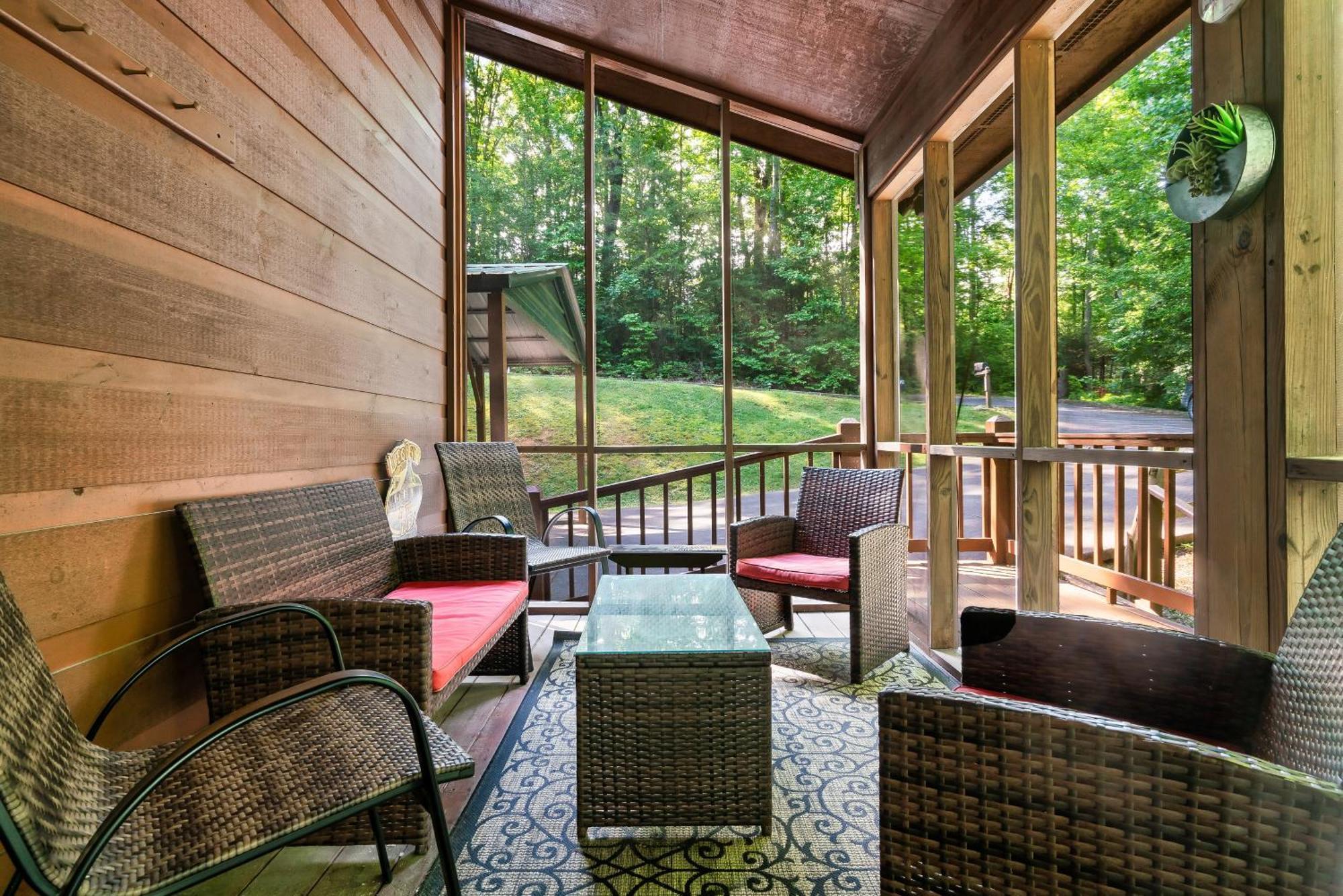 Peaceful Family Cabin With Hot Tub, Game Room, & More! سيفيرفيل المظهر الخارجي الصورة