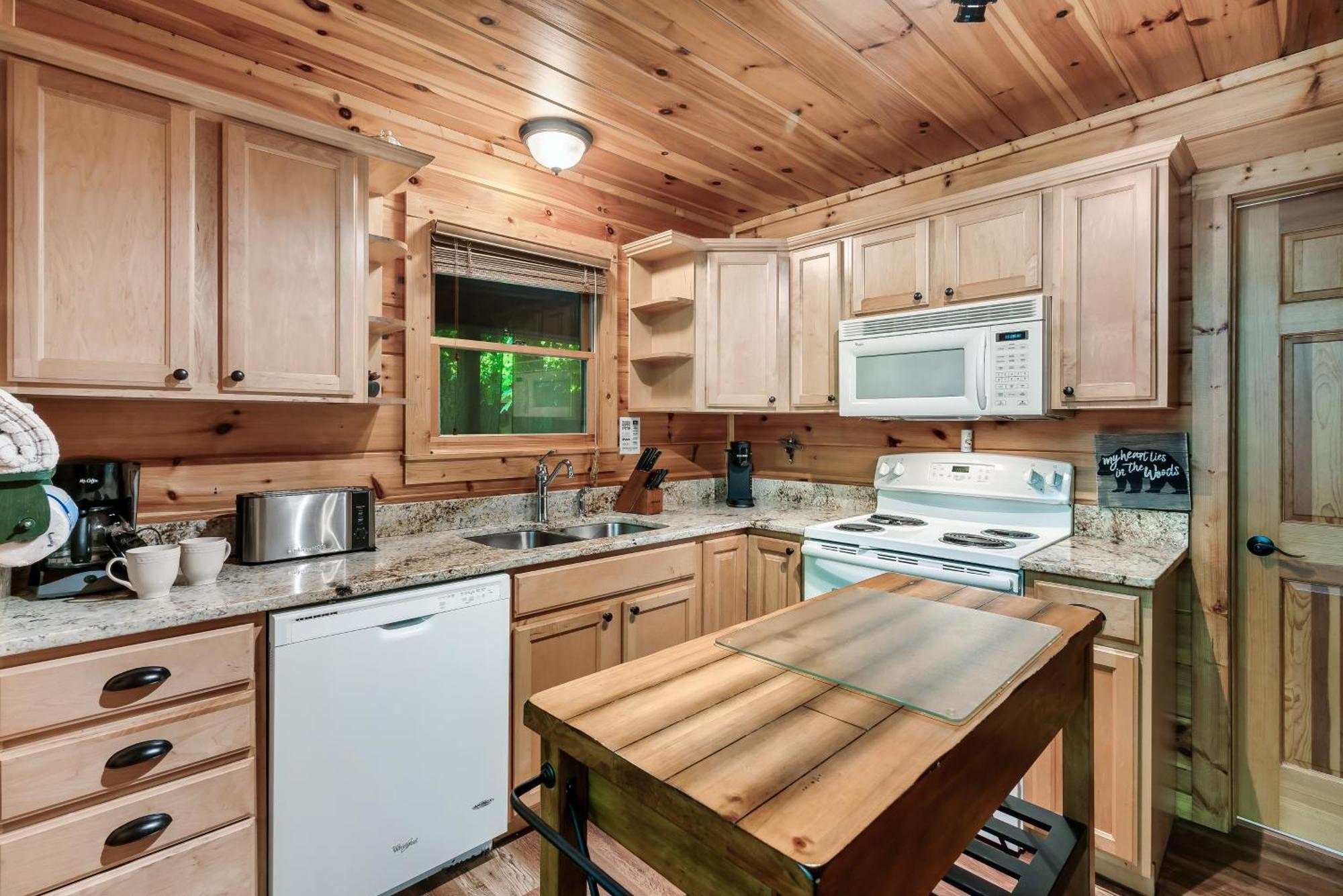 Peaceful Family Cabin With Hot Tub, Game Room, & More! سيفيرفيل المظهر الخارجي الصورة